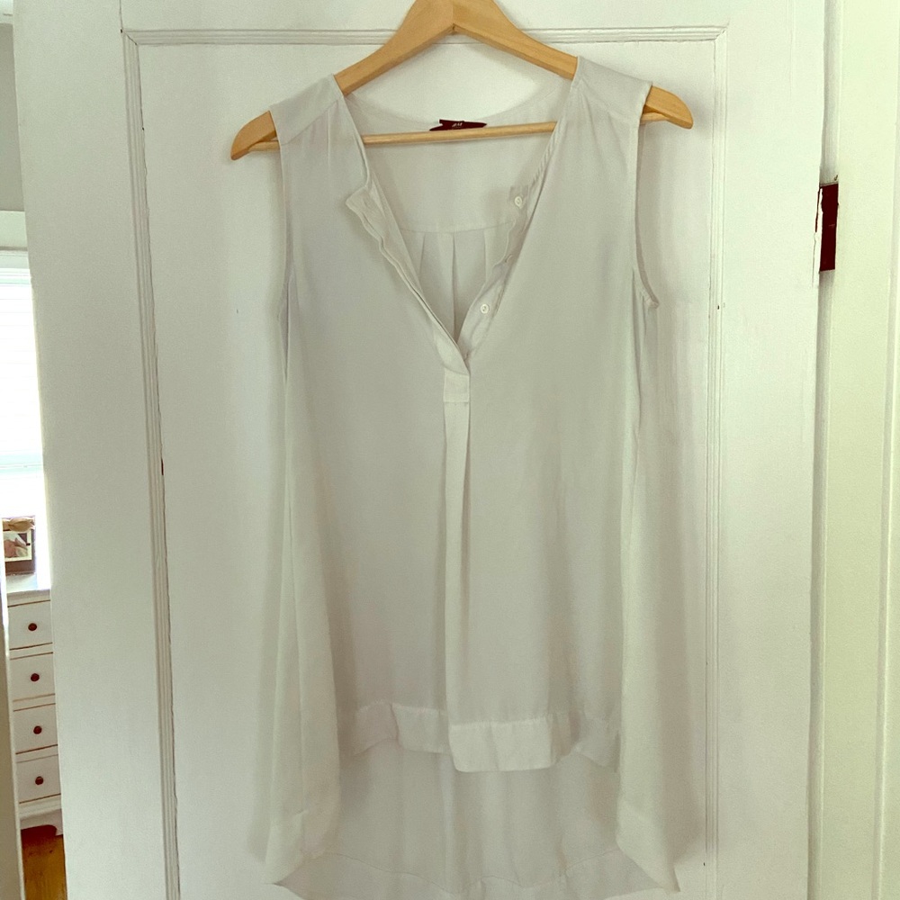 Sleeveless blouse